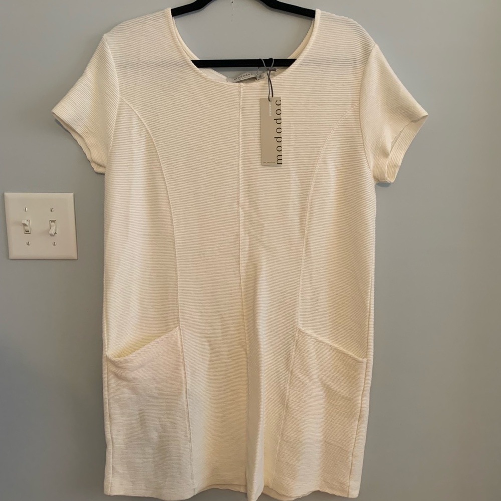 White, everyday dress with pockets